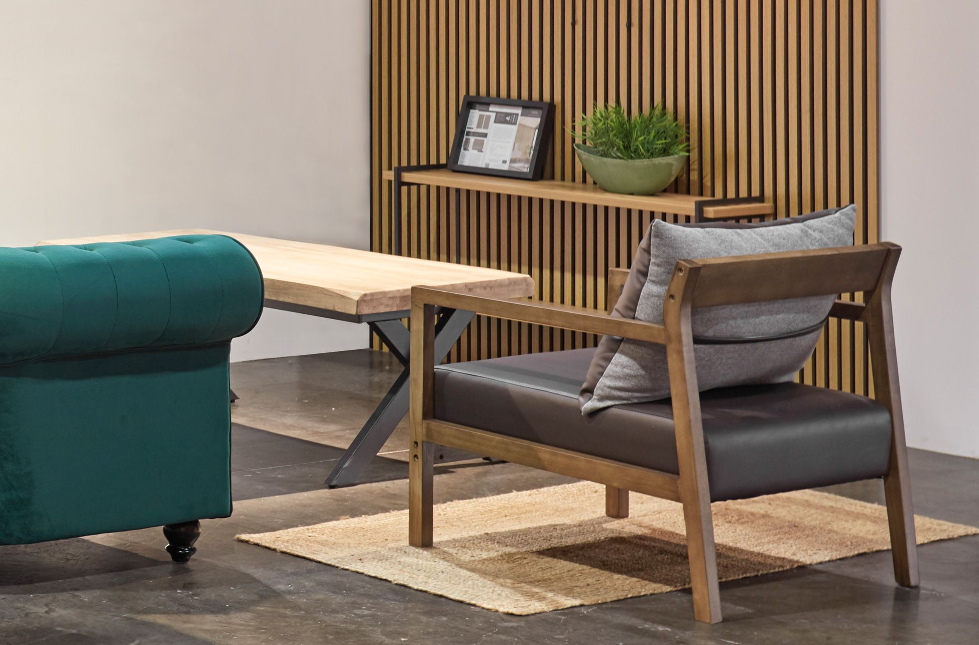 Butaca AME Madera maciza con símil de piel - Imagen 4